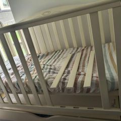 Nice cot with features