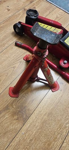 Ultimate Speed 2-Ton Hydraulic Trolley Jack & Stand