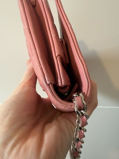 Chanel wallet on chain