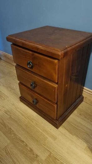 Bedside lockers x2