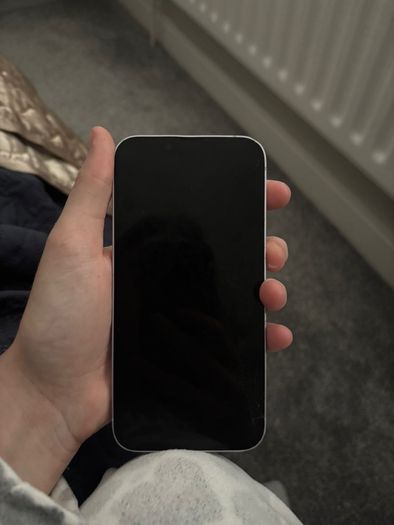 i phone 14 slight cracked screen can't even see it 74% battery