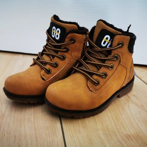 Kids Boots with warm textile lining size 8
