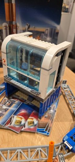 lego city deep space rocket and launcher