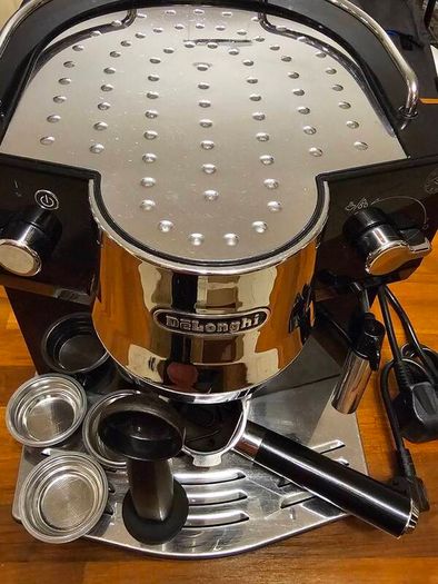 DeLonghi coffee machine x2 units