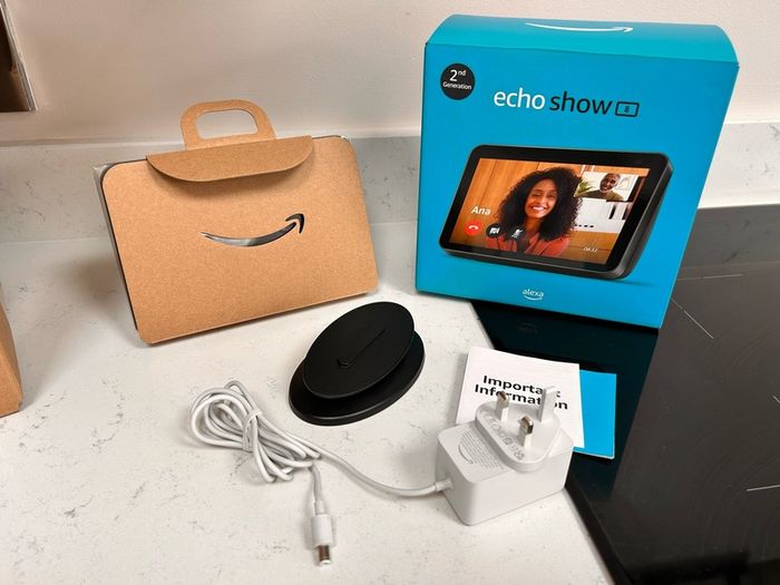 Amazon Alexa Echo show 8 2nd gen Plus Stand Included