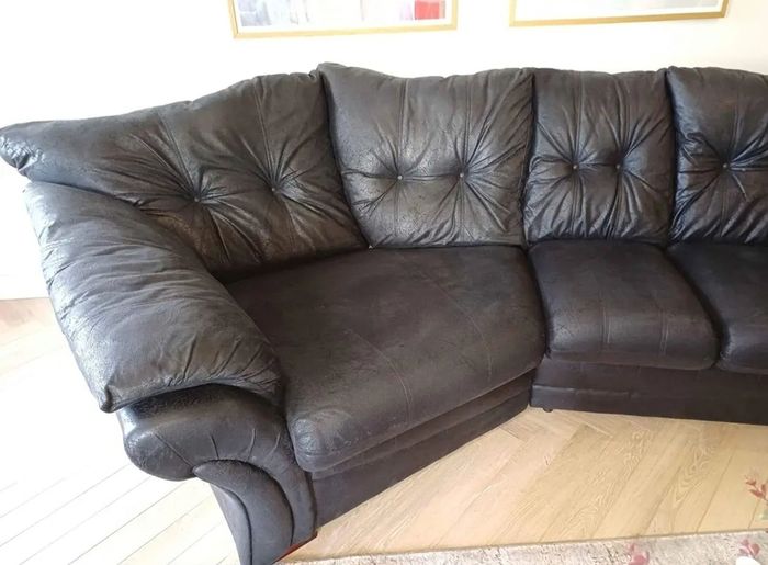 Like new 4 seater 3 seater Lebus Florida couch sofa and footstool