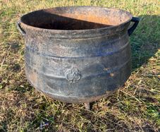 Heavy metal skillet pot