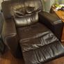 2 leather recliners Image 2