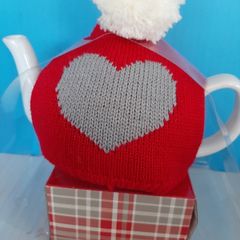New tea pot small and heart cosie