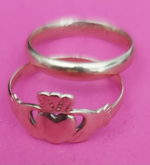 "Wedding Band" AND  "Claddagh"  Rings 9ct GOLD  3.4g
