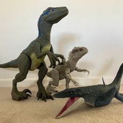 Jurassic World dinosaur figure bundle
