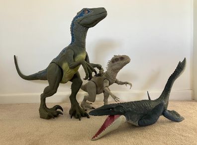 Jurassic World dinosaur figure bundle