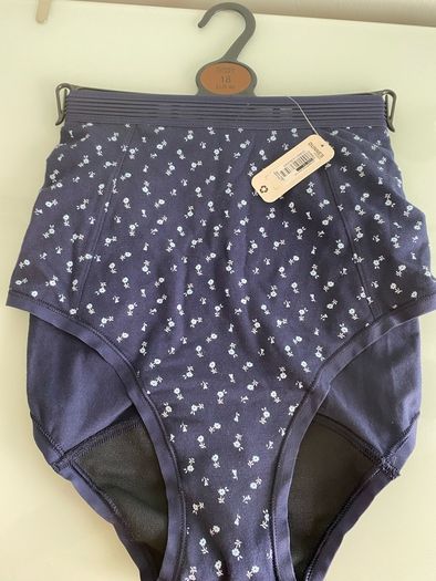 New Period Full Brief, size 18