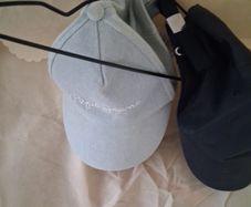 caps