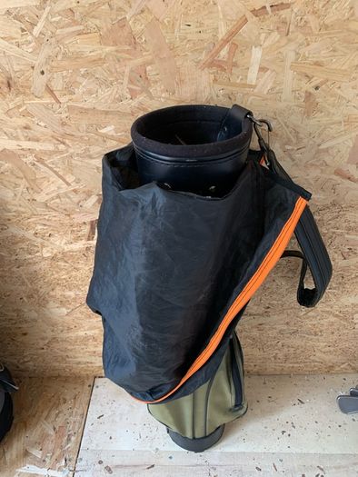 Kids green golf bag w strap and raincover