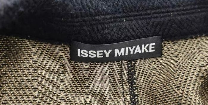 ISSEY MIYAKE Designer Wool Blend Blazer