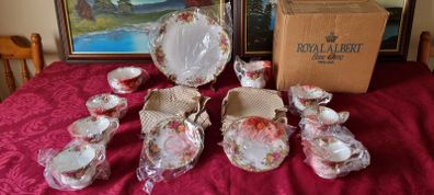 Brand New In Box And In Original Packaging Authentic First Quality 21 Piece Royal Albert Old Country Roses Bone China Gold Gilt Tea Set For 6 Person Setting Made In England