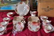 Brand New In Box And In Original Packaging Authentic First Quality 21 Piece Royal Albert Old Country Roses Bone China Gold Gilt Tea Set For 6 Person