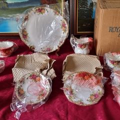 Brand New In Box And In Original Packaging Authentic First Quality 21 Piece Royal Albert Old Country Roses Bone China Gold Gilt Tea Set For 6 Person