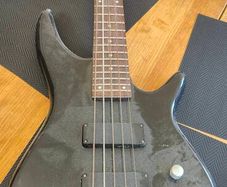 5 String Bass Guitar 'Flying' brand