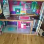 Large dolls house Image 3