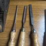 2 vintage planes 4 wood carving chisels Image 7