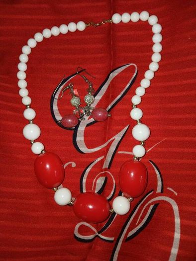 costume jewellery Red necklace and earrings