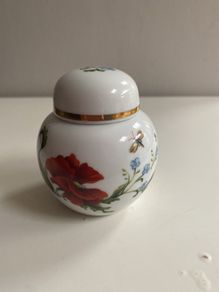 Fabulous little Elizabeth  Arden botanical  ginger jar Chelsea gardens