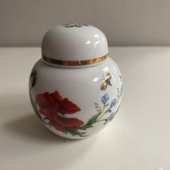 Fabulous little Elizabeth  Arden botanical  ginger jar Chelsea gardens