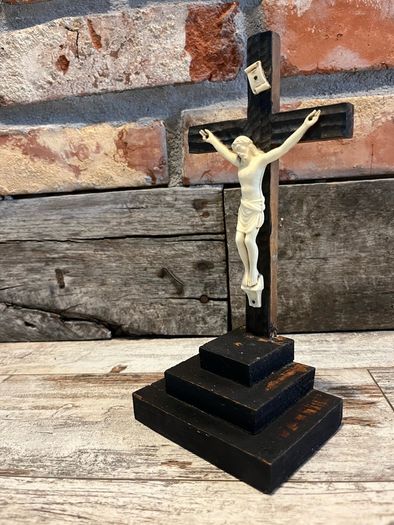 vintage holly cross