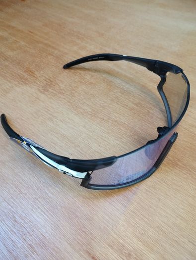 Tifosi Stash Clarion Fototec Lens Cyclist or Golf Sunglasses. Pit Viper Style