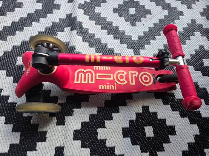 Mini Micro Deluxe Foldable Scooter pink