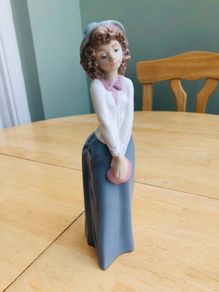 Nao By Lladro Lady Figurine