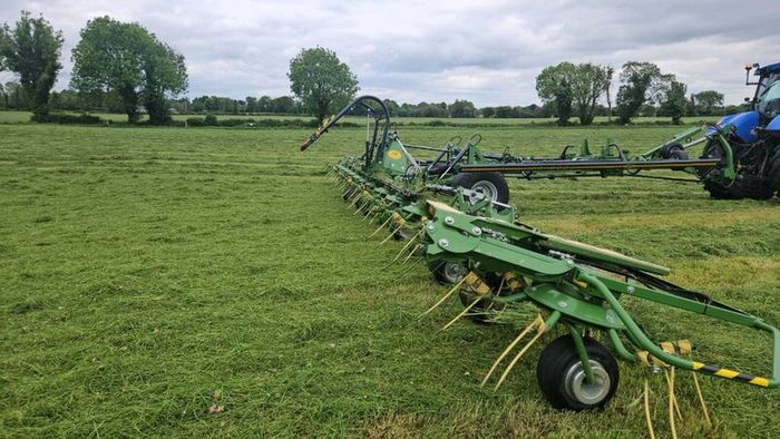 Tedding.Hay.Hay.hayJuly all day drying fast