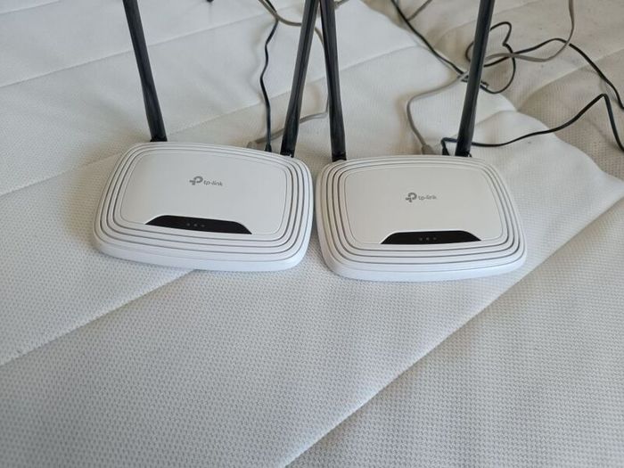 TP link router x 2