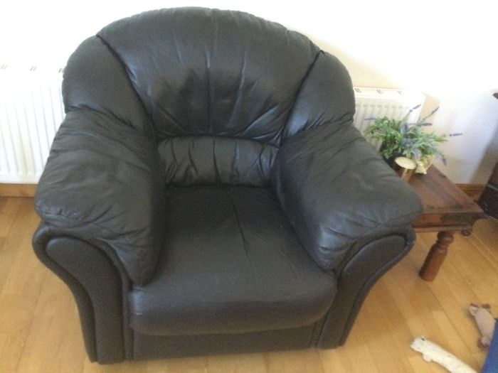 3 piece black leather suite