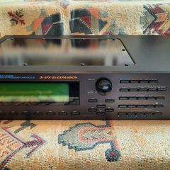 Roland JV-2080 64 Voice Synthesizer