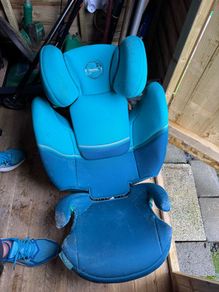 child seat for the car