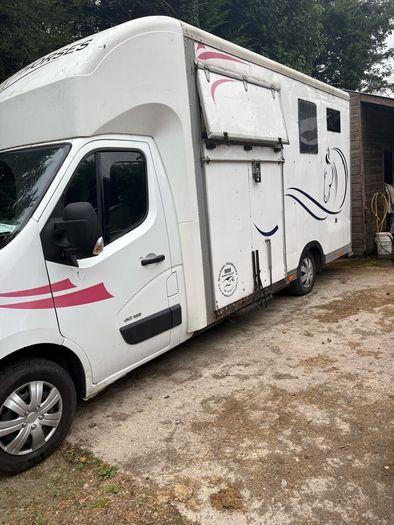 132 Renault master 3.5 horse van