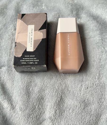 Fenty Beauty (Rihanna brand)Shade 17 Blurring Skin Tint Foundation Eaze Drop 32ml