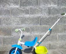 Tricycle bike with handle