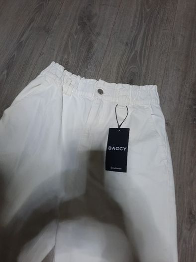 stradivarius white baggy jeans