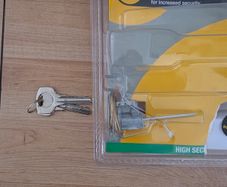 Yale Replacement Brass Rim Cylinder with 2 keys