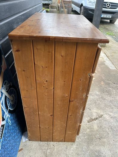 chest of drawers