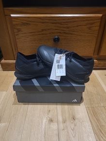 New Adidas Predator size 5uk