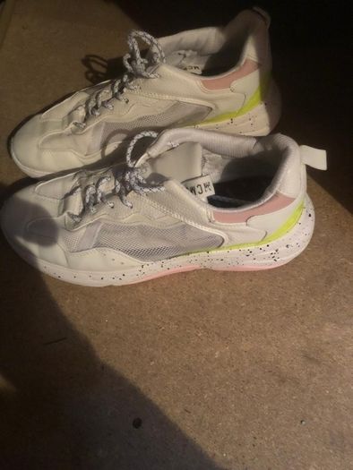 Ladies Runners - Size 7
