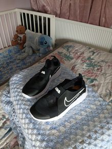 nike runner slip on