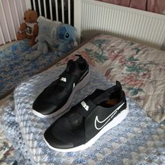 nike runner slip on