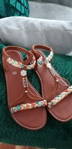 sandles best suit size 7 worn once