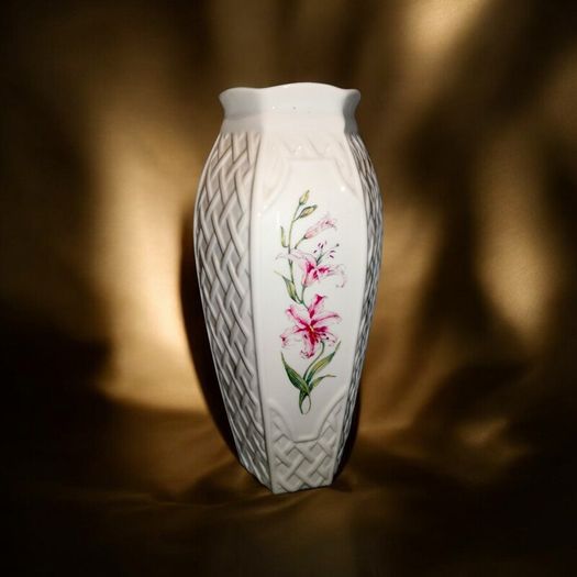 Belleek Country Trellis 10"vase